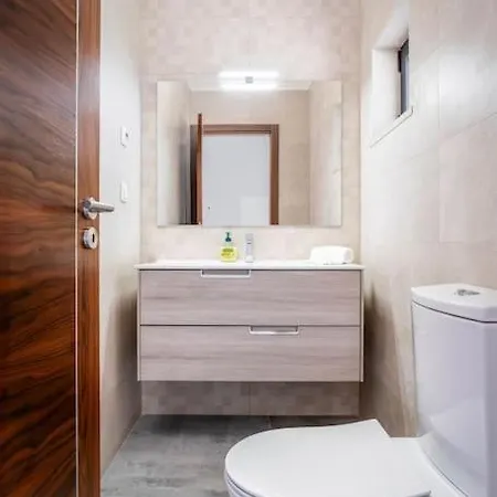 Luxe: Private 4br Designer With Pool لاغوس