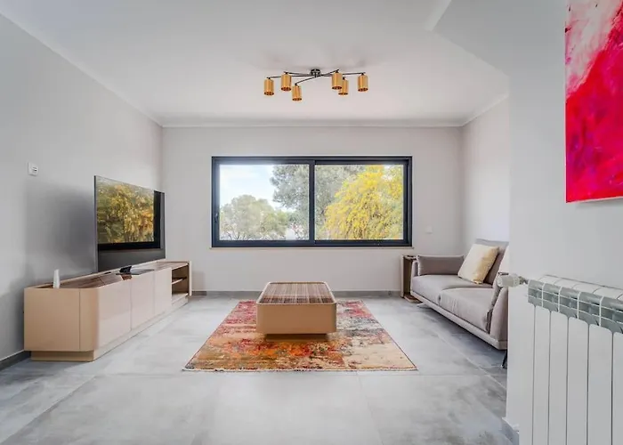 Luxurious 4bedroom Retreat By Lisbeyond