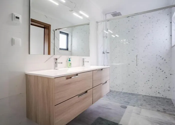 Villa Luxurious 4bedroom Retreat By Lisbeyond Lagos