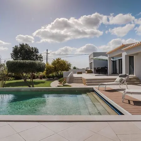 Luxurious 4bedroom Retreat Villa