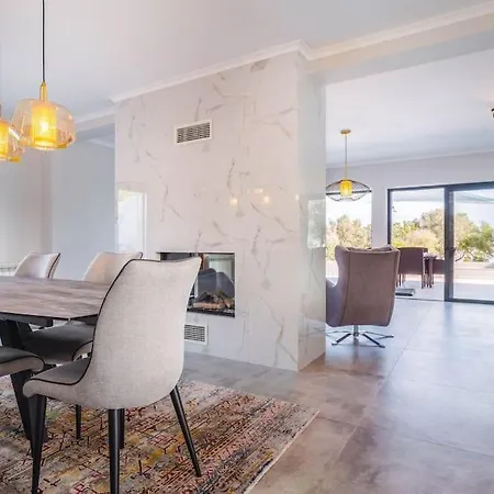 Luxurious 4bedroom Retreat Villa *