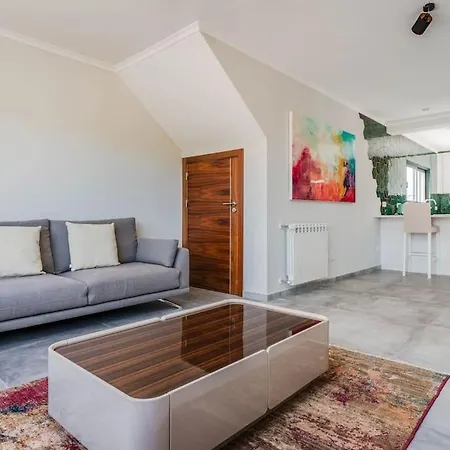 Luxurious 4bedroom Retreat Villa