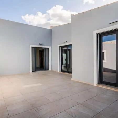 Luxurious 4bedroom Retreat Villa
