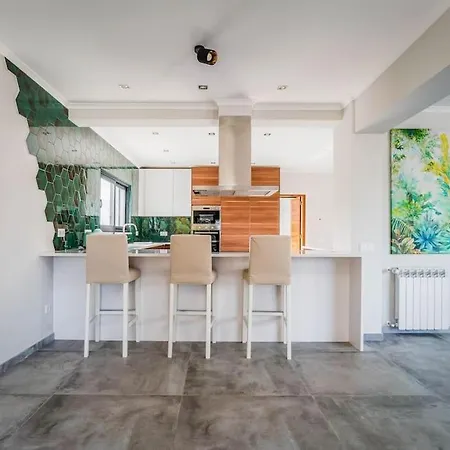 Luxurious 4bedroom Retreat Villa *