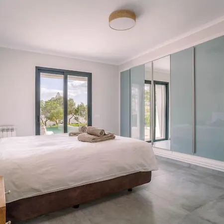 Luxurious 4bedroom Retreat *