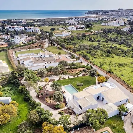 Luxurious 4bedroom Retreat Villa *