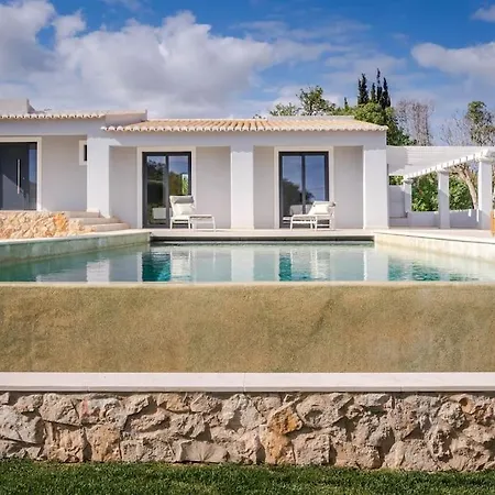 Villa Luxe: Private 4br Designer With Pool Lagos