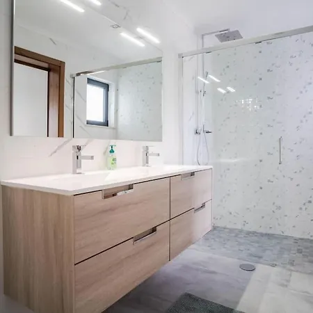 Villa Luxe: Private 4br Designer With Pool Lagos