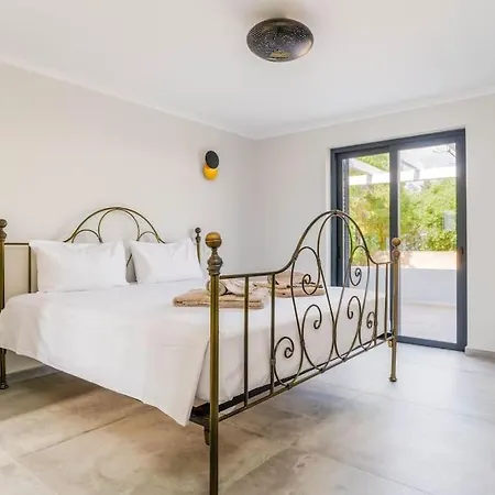 Luxe: Private 4br Designer With Pool Villa Lagos