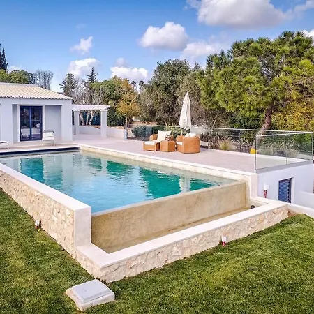 Вилла Luxe: Private 4br Designer With Pool Лагуш